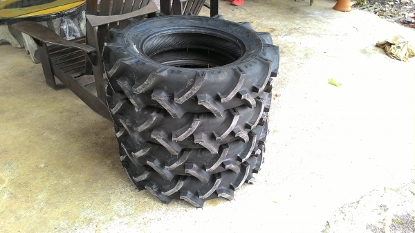 ขายด่วน ยางใหม่สำหรับรถไถ เบอร์ 8-18 ขายยกคู่ครับ