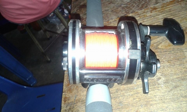 รอกตกปลา newell หน้าแคบ