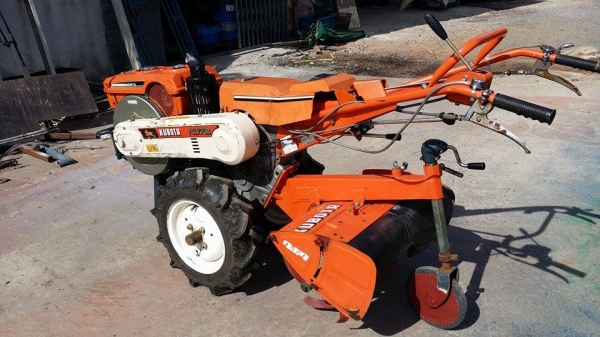 รถไถเดินตาม  KUBOTA  7 แรง  เก่าญี่ปุ่น เครื่องยนต์ดีเซล ระบบหัวฉีด สภาพสวยพร้อมใช้งาน  เครื่องยนต์แรงและติดง่าย คุณภาพดี อะไหล่สามารถใช้ร่วมกับรุ่น RT ได้