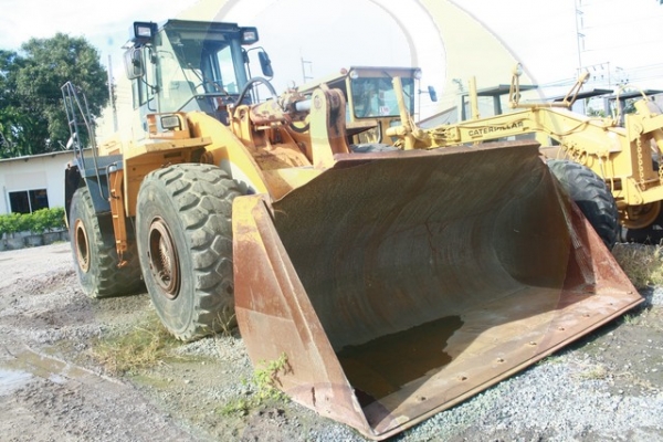 รถตักล้อยาง Samsung บุ้งกี๋กว้าง ตักดินได้เต็ม รถตักล้อยาง Samsung บุ้งกี๋กว้าง ตักดินได้เต็ม