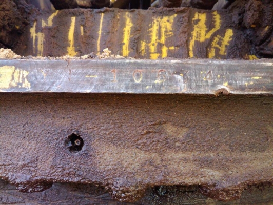 **950,000 บ.ต่อรอง**ขายแบคโฮ KOBELCO MARK3 SK200 Yutani /S.No.10639 ไฟฟ้าตัด เครื่องเดิมปั้มเดิม เครื่องดี แรงดี ไม่เยิ้ม ปั้มดี แรง ทำงานดี บูมอาร์มสวยไม่ปะไม่ดาม ไม่ร้าว บุ้งกี๋ดีไม่ผุ หนา เอวดีแน่นดี ช่วงล่าง70\% แทร็กดีครบ โซ่พอได้ เฟรมดี โรลเลอร์ครบ ส