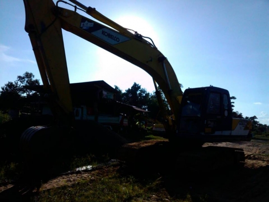 **950,000 บ.ต่อรอง**ขายแบคโฮ KOBELCO MARK3 SK200 Yutani /S.No.10639 ไฟฟ้าตัด เครื่องเดิมปั้มเดิม เครื่องดี แรงดี ไม่เยิ้ม ปั้มดี แรง ทำงานดี บูมอาร์มสวยไม่ปะไม่ดาม ไม่ร้าว บุ้งกี๋ดีไม่ผุ หนา เอวดีแน่นดี ช่วงล่าง70\% แทร็กดีครบ โซ่พอได้ เฟรมดี โรลเลอร์ครบ ส