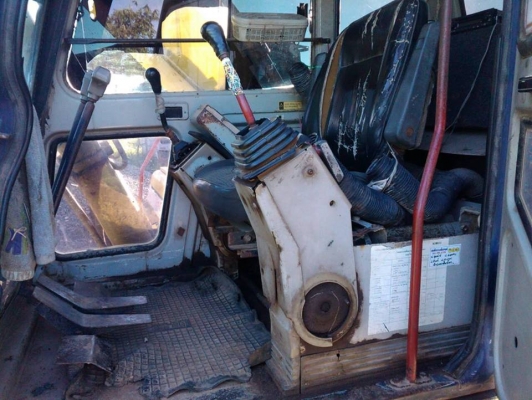 **950,000 บ.ต่อรอง**ขายแบคโฮ KOBELCO MARK3 SK200 Yutani /S.No.10639 ไฟฟ้าตัด เครื่องเดิมปั้มเดิม เครื่องดี แรงดี ไม่เยิ้ม ปั้มดี แรง ทำงานดี บูมอาร์มสวยไม่ปะไม่ดาม ไม่ร้าว บุ้งกี๋ดีไม่ผุ หนา เอวดีแน่นดี ช่วงล่าง70\% แทร็กดีครบ โซ่พอได้ เฟรมดี โรลเลอร์ครบ ส