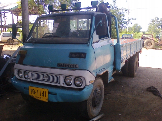 ฃายหกล้อโตโยต้าสภาพดีมืทะเบียนราดาถูกสนใจ0871684611