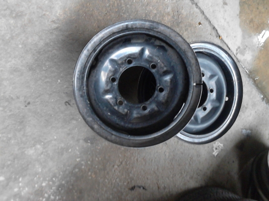 กะทะมีคิ้ว ขอบ 15 ขนาดรถ 6 ล้อกลาง มี 2 ใบ TEL.081-427-3941