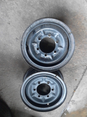 กะทะมีคิ้ว ขอบ 15 ขนาดรถ 6 ล้อกลาง มี 2 ใบ TEL.081-427-3941