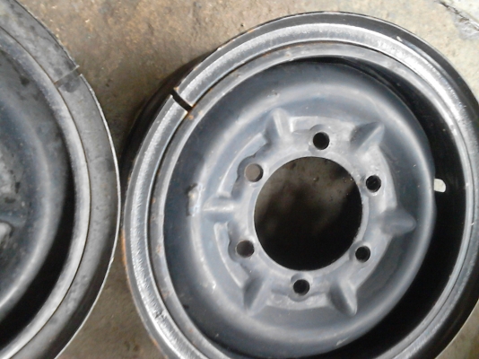 กะทะมีคิ้ว ขอบ 15 ขนาดรถ 6 ล้อกลาง มี 2 ใบ TEL.081-427-3941