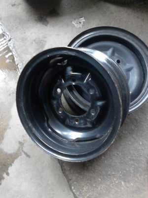 กะทะมีคิ้ว ขอบ 15 ขนาดรถ 6 ล้อกลาง มี 2 ใบ TEL.081-427-3941