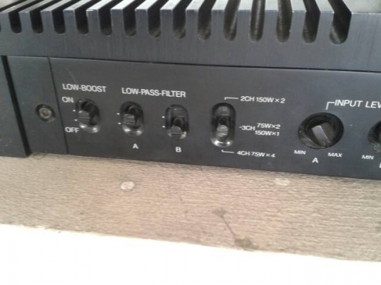 เครื่องเสียง SIGNAT  150W+150W ของเยอรมัน    มี 1 เครื่อง TEL.081-427-3941