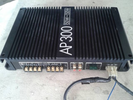 เครื่องเสียง SIGNAT  150W+150W ของเยอรมัน    มี 1 เครื่อง TEL.081-427-3941