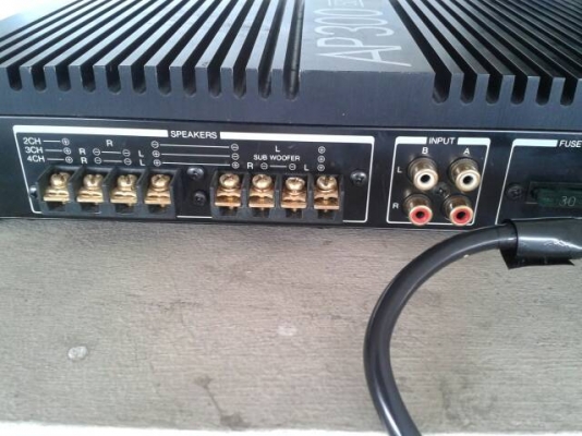 เครื่องเสียง SIGNAT  150W+150W ของเยอรมัน    มี 1 เครื่อง TEL.081-427-3941