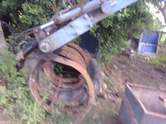 ขายตัวคีบหน้า กลกิลบ้านโป่ง สําหรับติดรถไถฟอร์ด  สภาพพร้อมใช้