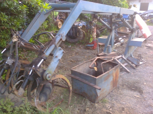 ขายตัวคีบหน้า กลกิลบ้านโป่ง สําหรับติดรถไถฟอร์ด  สภาพพร้อมใช้