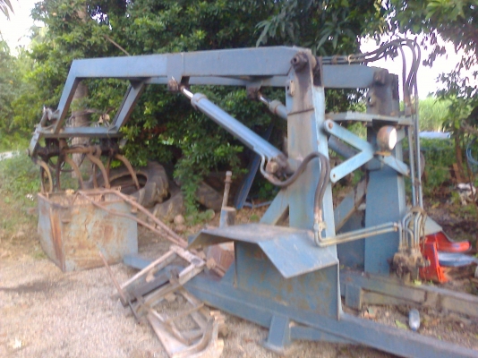 ขายตัวคีบหน้า กลกิลบ้านโป่ง สําหรับติดรถไถฟอร์ด  สภาพพร้อมใช้