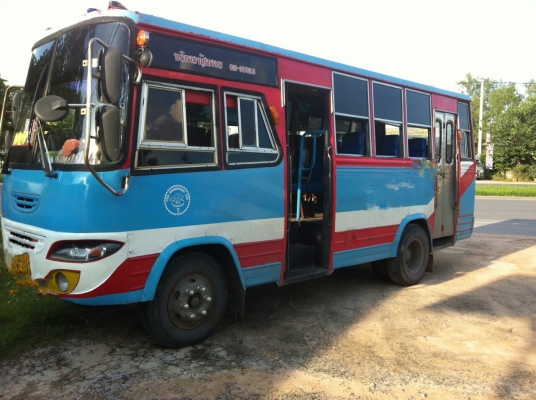 คุณลุงฝากขายรถบัสสองแถว คัสซีKM เครื่อง 6BD แน่นมาก ใช้งานทุกวัน ชว่งล่าง F เกียร์ร็อก 6สปีด