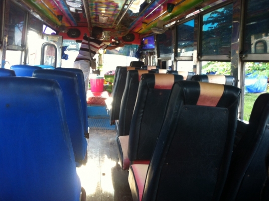 คุณลุงฝากขายรถบัสสองแถว คัสซีKM เครื่อง 6BD แน่นมาก ใช้งานทุกวัน ชว่งล่าง F เกียร์ร็อก 6สปีด