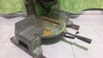 แท่นเลื่อยตัดองศา ยี่ห้อ makita รุ่นใหญ่ ขนาดใบถึง 15 นิ้ว สภาพพร้อมใช้งานครับ