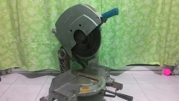 แท่นเลื่อยตัดองศา ยี่ห้อ makita รุ่นใหญ่ ขนาดใบถึง 15 นิ้ว สภาพพร้อมใช้งานครับ