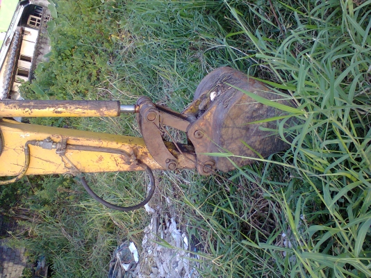 รับขุดดิน ดินลูกรัง ถมที่ รื้อป่า รื้อท่อ ฝังท่อ ปรับพื้นที่ กดเข็มและให้เช่ารถแบคโฮ ไปทุก จ. ราคา /ชม 500 บ.รายวัน/4000 สอบถามรายเลียดราคากันได้ครับ tel 0815711261 หรือ 0880976758