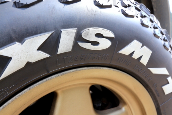 ต้องการขายแม็ก16x8off0+ยางMaxxis245/75/16ปี12