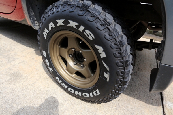 ต้องการขายแม็ก16x8off0+ยางMaxxis245/75/16ปี12