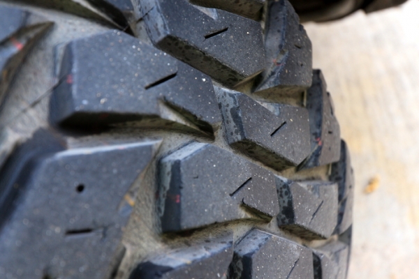 ต้องการขายแม็ก16x8off0+ยางMaxxis245/75/16ปี12