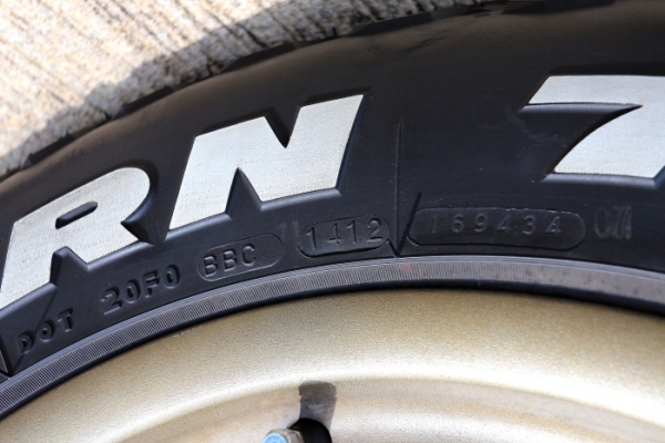 ต้องการขายแม็ก16x8off0+ยางMaxxis245/75/16ปี12