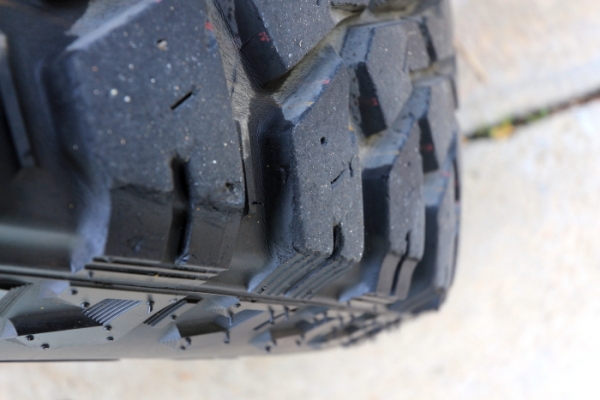 ต้องการขายแม็ก16x8off0+ยางMaxxis245/75/16ปี12