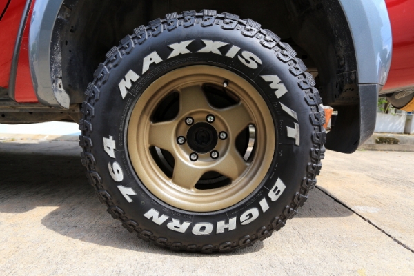ต้องการขายแม็ก16x8off0+ยางMaxxis245/75/16ปี12