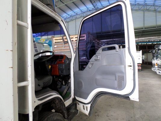 ขาย 6 ล้อ อีซูซุ NQR 175 แรง ยาว 5.50 ม.ปี 2007 พร้อมใช้งาน สภาพกว่า 90 \% สวยกิ๊ป ๆ