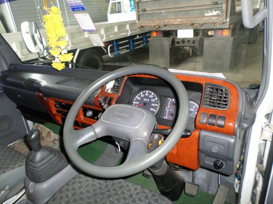 ขาย 6 ล้อ อีซูซุ NQR 175 แรง ยาว 5.50 ม.ปี 2007 พร้อมใช้งาน สภาพกว่า 90 \% สวยกิ๊ป ๆ