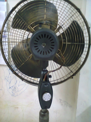 พ้ดลมเหล็กแบบตั้งพื้นสภาพสมบูรณ์