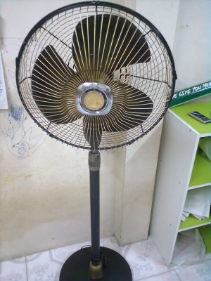 พ้ดลมเหล็กแบบตั้งพื้นสภาพสมบูรณ์