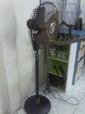 พ้ดลมเหล็กแบบตั้งพื้นสภาพสมบูรณ์