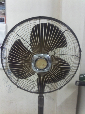 พ้ดลมเหล็กแบบตั้งพื้นสภาพสมบูรณ์