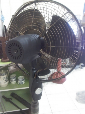 พ้ดลมเหล็กแบบตั้งพื้นสภาพสมบูรณ์