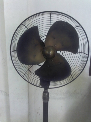 พ้ดลมเหล็กแบบตั้งพื้นสภาพสมบูรณ์