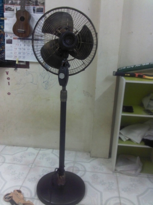 พ้ดลมเหล็กแบบตั้งพื้นสภาพสมบูรณ์