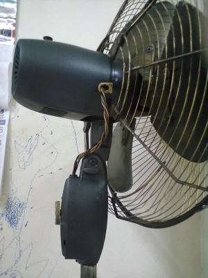 พ้ดลมเหล็กแบบตั้งพื้นสภาพสมบูรณ์