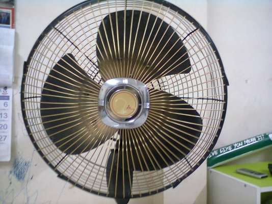 พ้ดลมเหล็กแบบตั้งพื้นสภาพสมบูรณ์