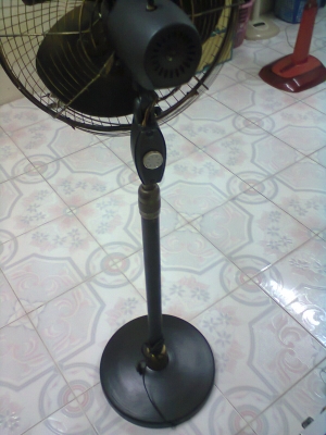 พ้ดลมเหล็กแบบตั้งพื้นสภาพสมบูรณ์