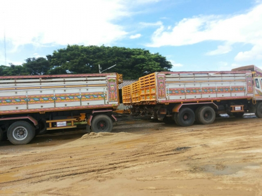 รถบรรทุก 10 ล้อใหญ่ MITSUBISHI แม่ลูก ปี 2011 จำนวน 3 ชุด ราคาชุดละ 2400000 บ.