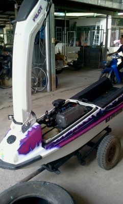 ต้องการขายเรือเจ็ทสกียืน KAWASAKI 550 เครื่องหลีด แน่นหนา ทดลองขับได้ประหยัดน้ำมัน
