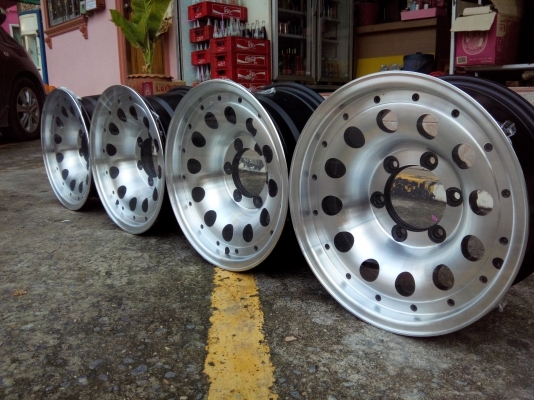 ล้อหยดน้ำ ขอบ15 6รู139.7et-5กว้าง7.5สวยวิงๆไม่มีซ่อม