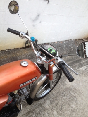 ขายsuzuki a80 สีแดง  ลดเหลือ13900บาท ติดต่อมาคับ เครืองSuzuki สแมส คาร์บูแดช เครืองเดิมๆดีๆ ยางใหม่2เส้น มีเครืองเดิมให้กับท่ออีกใบตามรูป สภาพพร้อมใช้ ทะเบียนพร้อมโอน