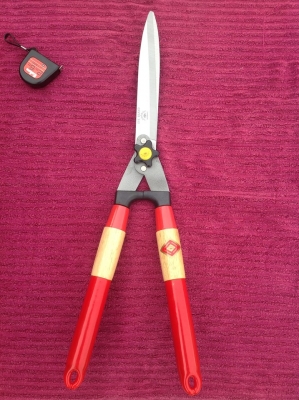 กรรไกรตัดหญ้าด้ามยาง ตราตา