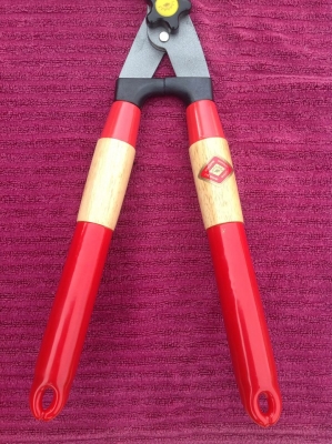 กรรไกรตัดหญ้าด้ามยาง ตราตา กรรไกรตัดหญ้าด้ามยาง ตราตา