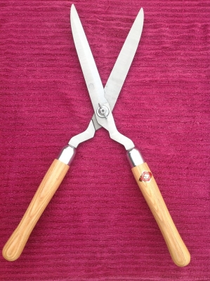 กรรไกรตัดหญ้าด้ามไม้ ตราตา กรรไกรตัดหญ้าด้ามไม้ ตราตา