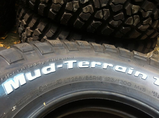 ขายยาง BF Goodrich Mud-Terrain KM2 255 85 r16