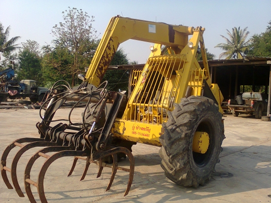 รถคีบอ้อย สามล้อ เครื่อง Komatsu 4 สูบ